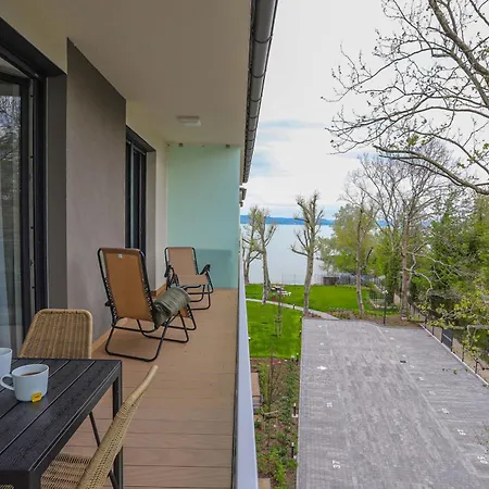 Kwatera prywatna Platan With Lakeview *